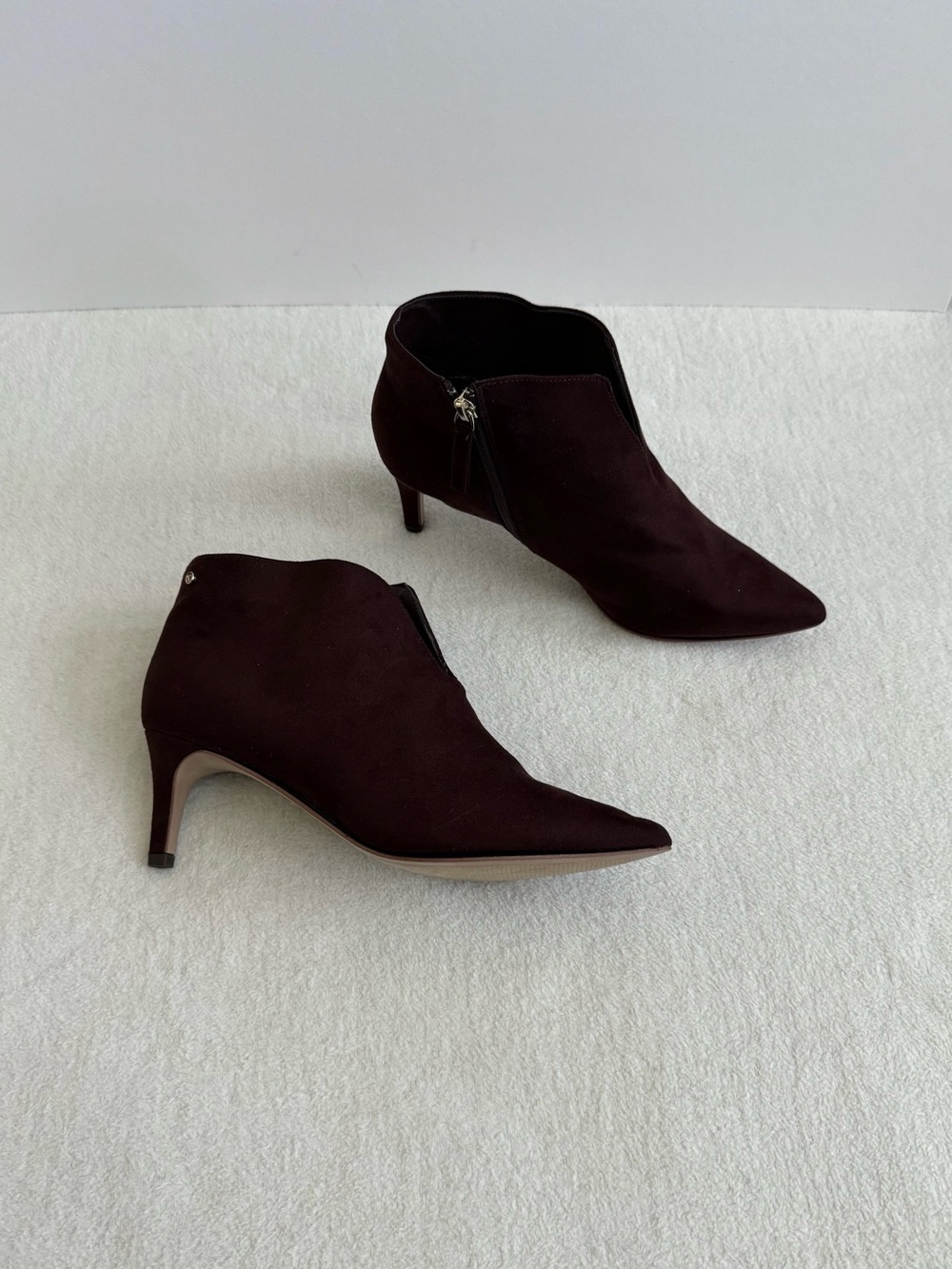 Brown Faux Suede Pointed Toe Ankle Booties Side Zip Size 7 Office Classic